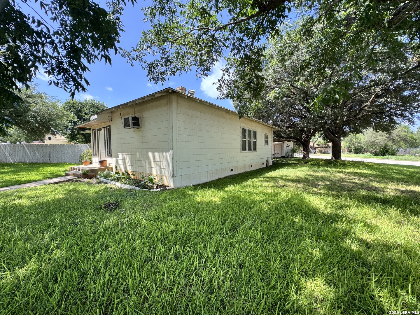 604 East Rio Grande Street Pearsall, TX 78061 - Photo 12 of 31