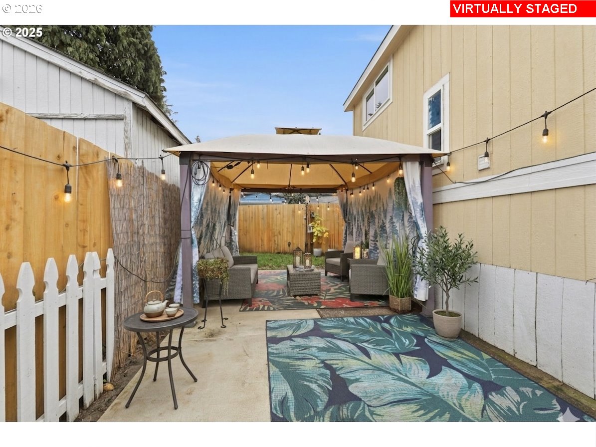 5990 Southeast King Road, Unit 18 Milwaukie, OR 97222 - Photo 22 of 24 a view of outdoor space and porch