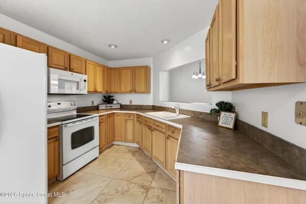 $2,200 | 737 Green Valley Lane, Melbourne, FL 32940
