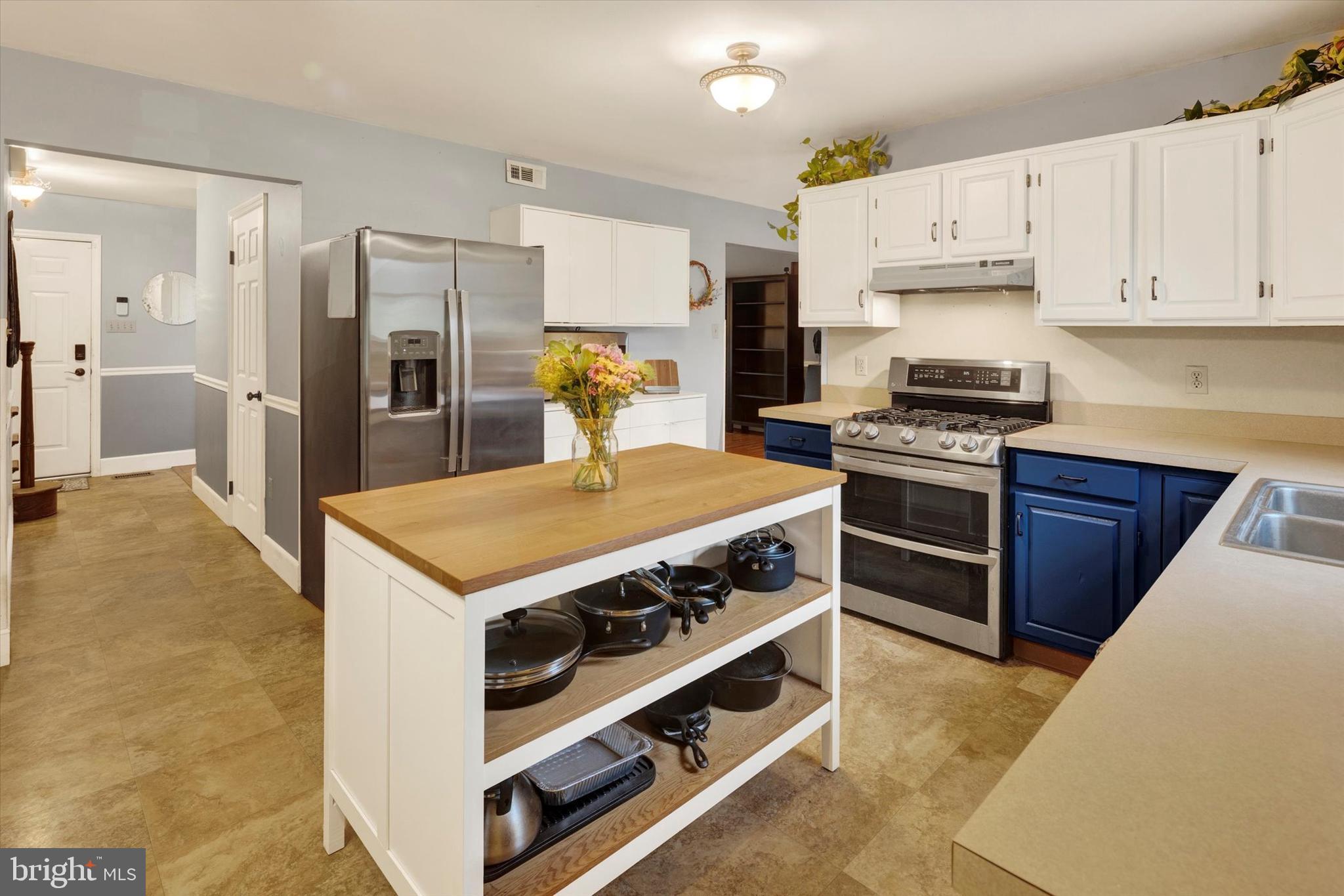 512 Cedar Hill Road Birdsboro, PA 19508 - Photo 9 of 27 Kitchen