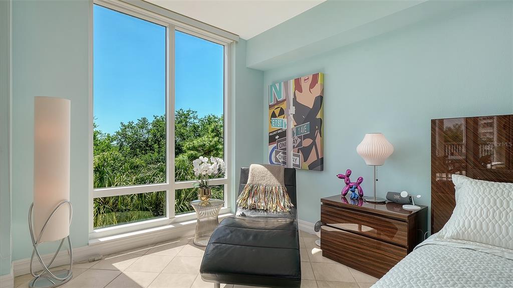 409 North Point Road, Unit 401 Osprey, FL 34229 - Photo 31 of 90 a living room with furniture and a potted plant