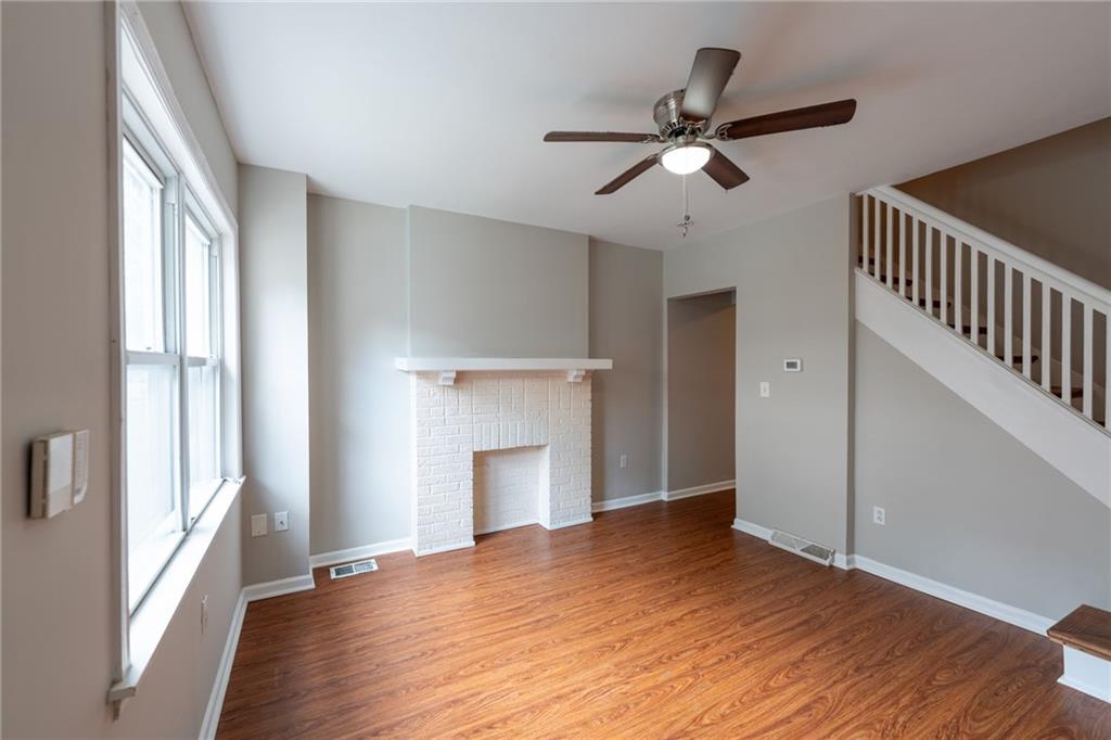 130 Chesterfield Road Pittsburgh, PA 15213 - Photo 5 of 36 Living Room