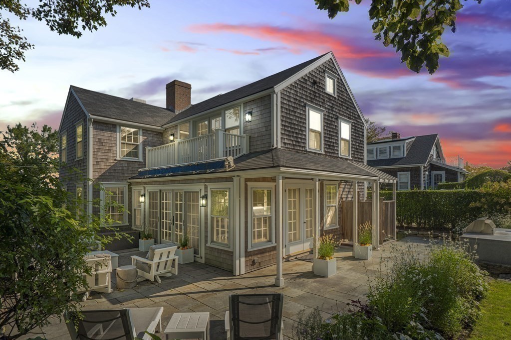 134 Main Street Nantucket, MA 02554 - Photo 41 of 42 a front view of a house with garden