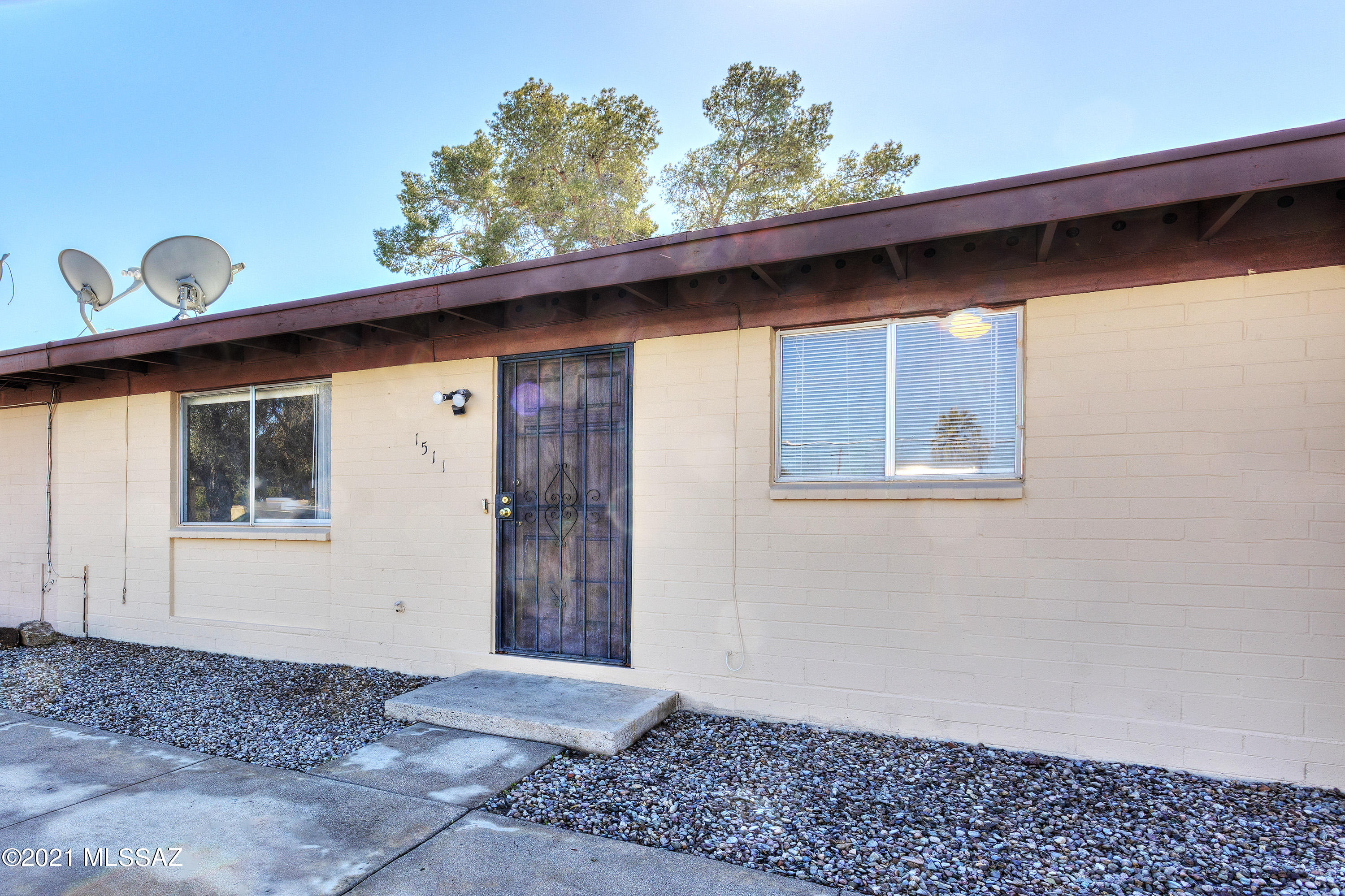 1511 West Roger Road Tucson, AZ 85705 - Photo 2 of 20