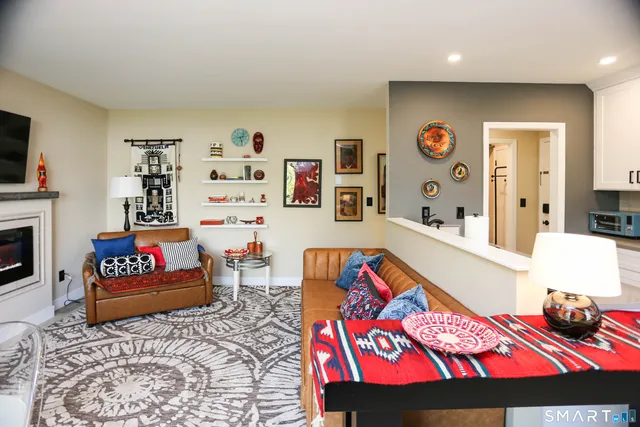 $2,300 | 36 Turn Of River Road, Unit B3, Stamford, CT 06905