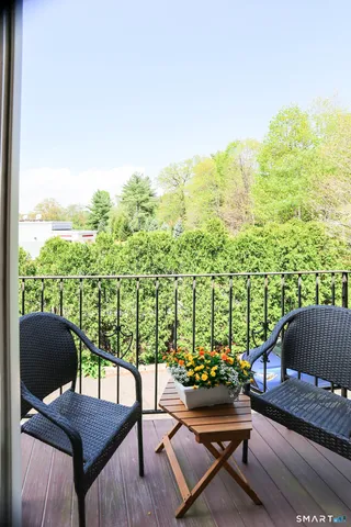 $2,300 | 36 Turn Of River Road, Unit B3, Stamford, CT 06905