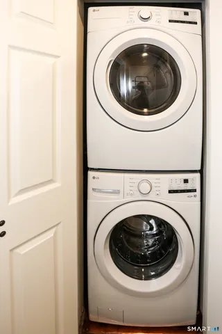 $2,300 | 36 Turn Of River Road, Unit B3, Stamford, CT 06905