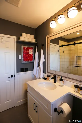 $2,300 | 36 Turn Of River Road, Unit B3, Stamford, CT 06905