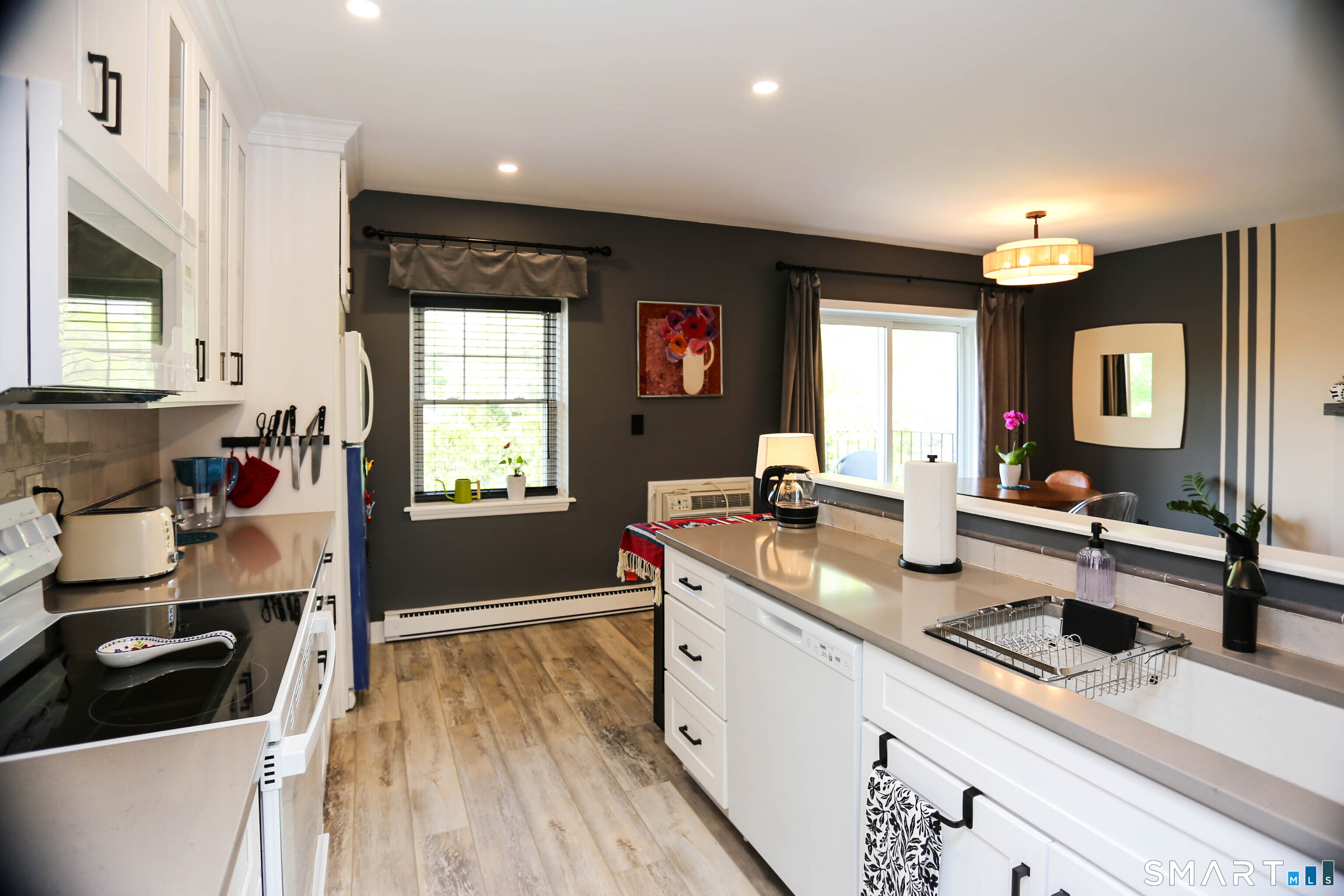 36 Turn Of River Road, Unit B3 Stamford, CT 06905 - Photo 3 of 30