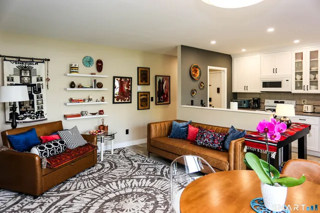 $2,300 | 36 Turn Of River Road, Unit B3, Stamford, CT 06905