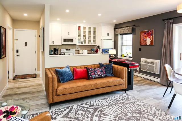 $2,300 | 36 Turn Of River Road, Unit B3, Stamford, CT 06905