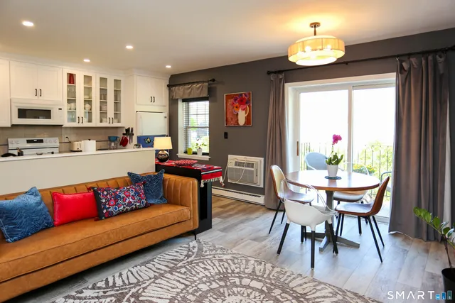 $2,300 | 36 Turn Of River Road, Unit B3, Stamford, CT 06905