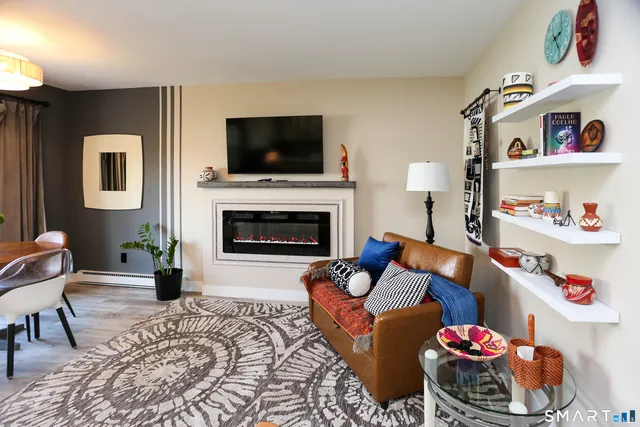 $2,300 | 36 Turn Of River Road, Unit B3, Stamford, CT 06905