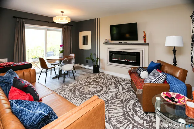 $2,300 | 36 Turn Of River Road, Unit B3, Stamford, CT 06905