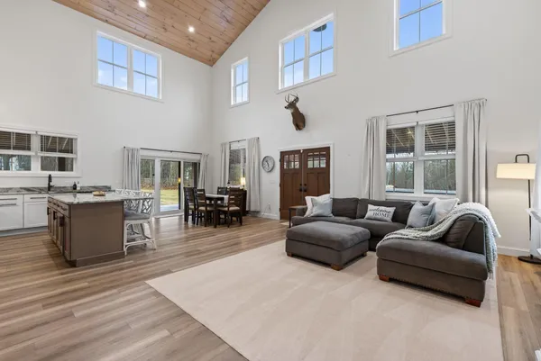 $889,000 | 544 Whitefield Road, Pittston, ME 04345