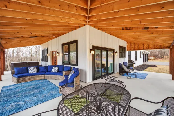 $889,000 | 544 Whitefield Road, Pittston, ME 04345