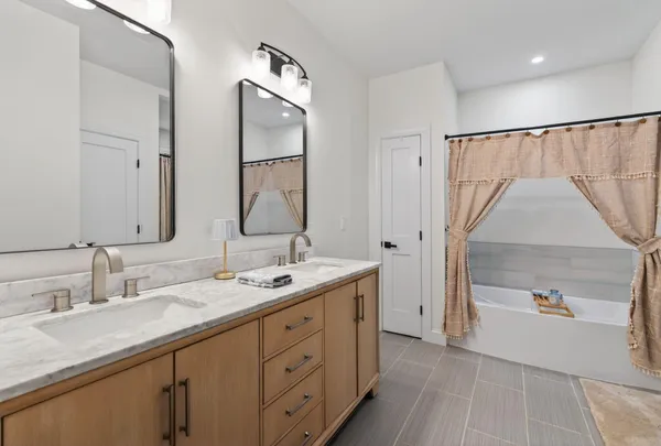 $889,000 | 544 Whitefield Road, Pittston, ME 04345