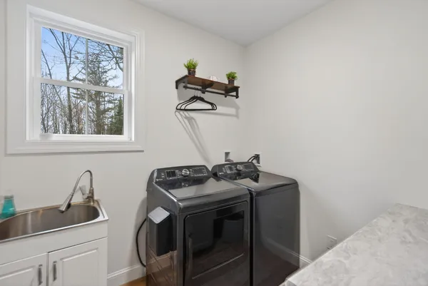 $889,000 | 544 Whitefield Road, Pittston, ME 04345