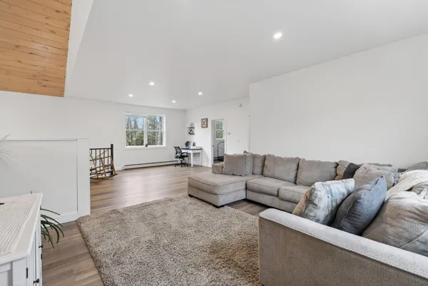 $889,000 | 544 Whitefield Road, Pittston, ME 04345