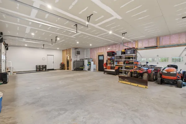 $889,000 | 544 Whitefield Road, Pittston, ME 04345