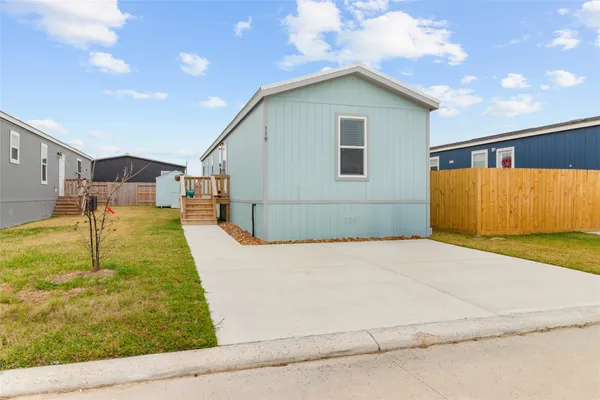 $1,800 | 119 Mooney Road, Pearland, TX 77581
