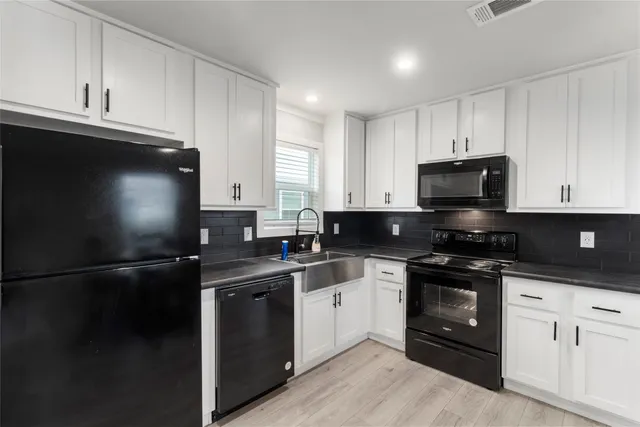 $1,900 | 119 Mooney Road, Pearland, TX 77581