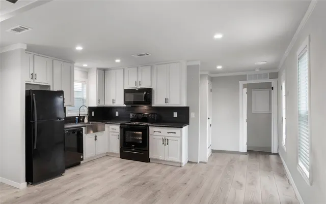 $1,900 | 119 Mooney Road, Pearland, TX 77581