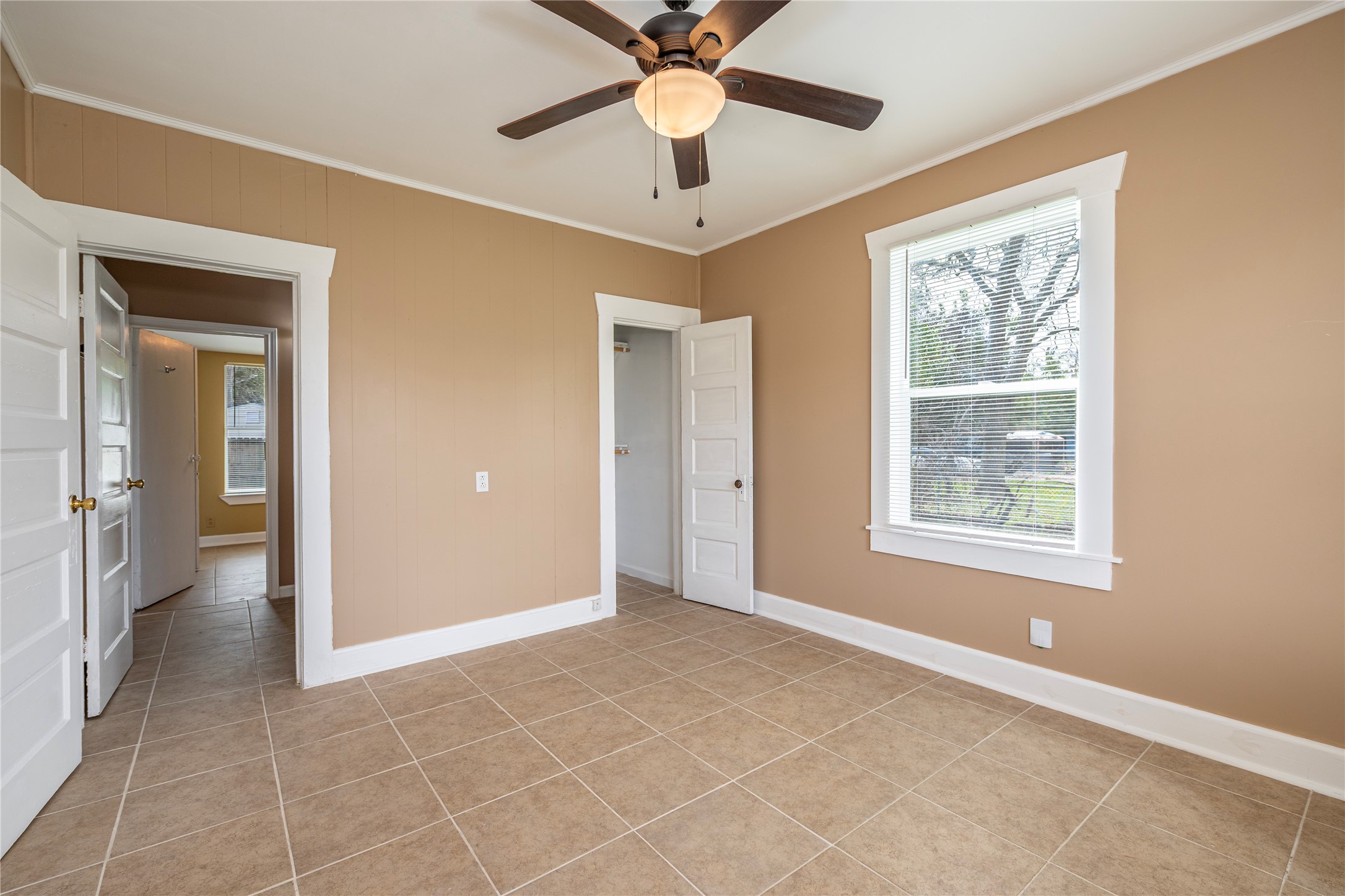 805 Chestnut Street La Marque, TX 77568 - Photo 16 of 26 a view of an empty room with a window