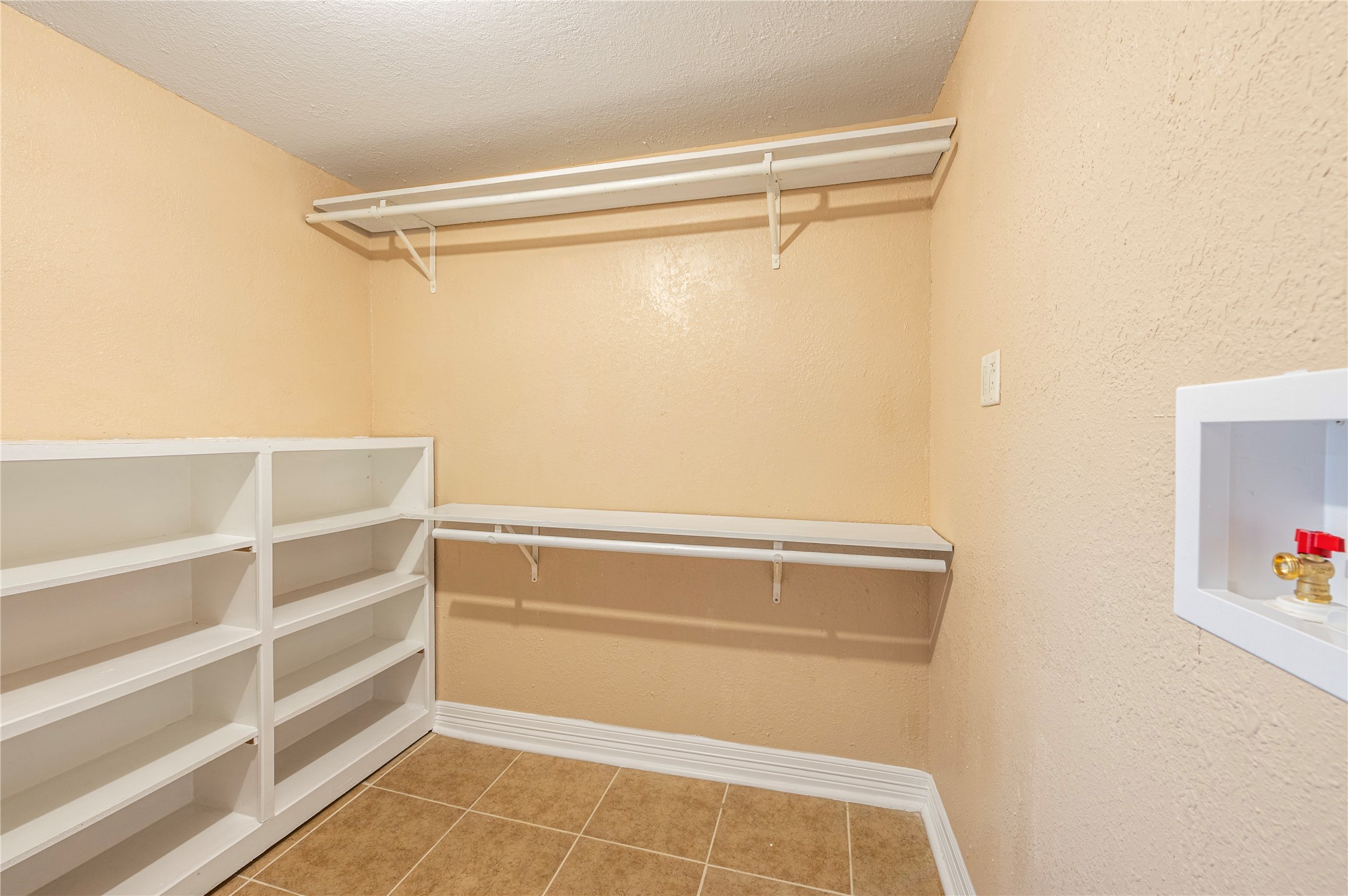 805 Chestnut Street La Marque, TX 77568 - Photo 18 of 26 a view of walk in closet with empty racks