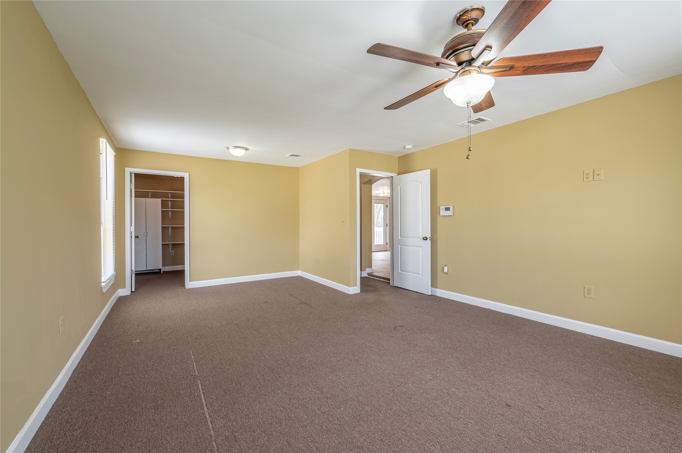 805 Chestnut Street La Marque, TX 77568 - Photo 20 of 26 a view of a livingroom with a ceiling fan