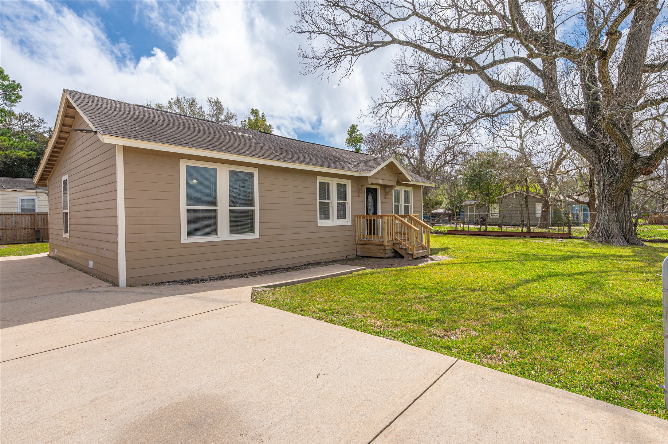 805 Chestnut Street La Marque, TX 77568 - Photo 2 of 26 a view of a house with a backyard