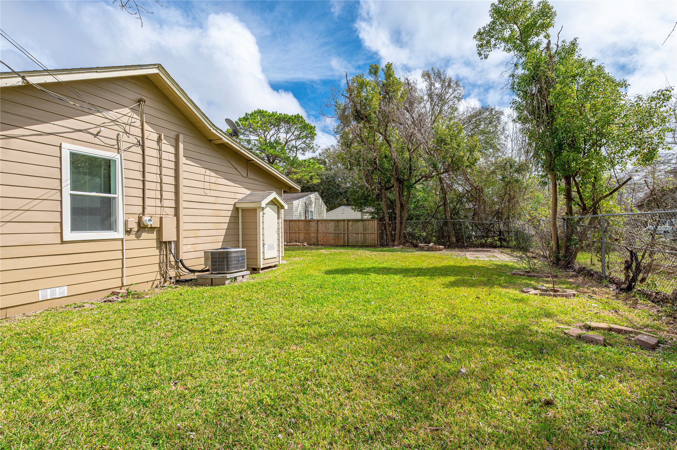 805 Chestnut Street La Marque, TX 77568 - Photo 23 of 26 a view of a backyard with a small cabin