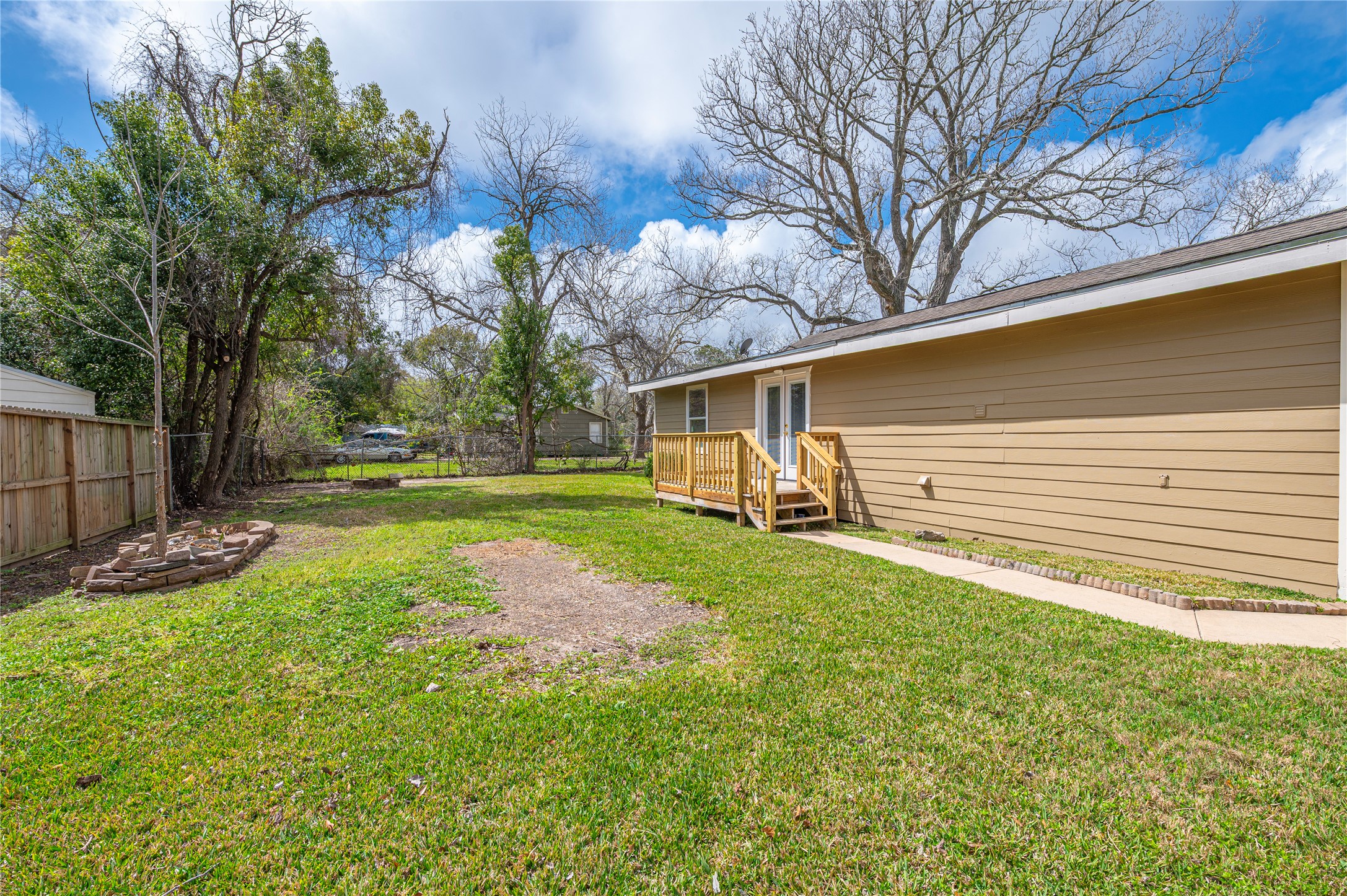 805 Chestnut Street La Marque, TX 77568 - Photo 24 of 26 a view of a backyard with pathway