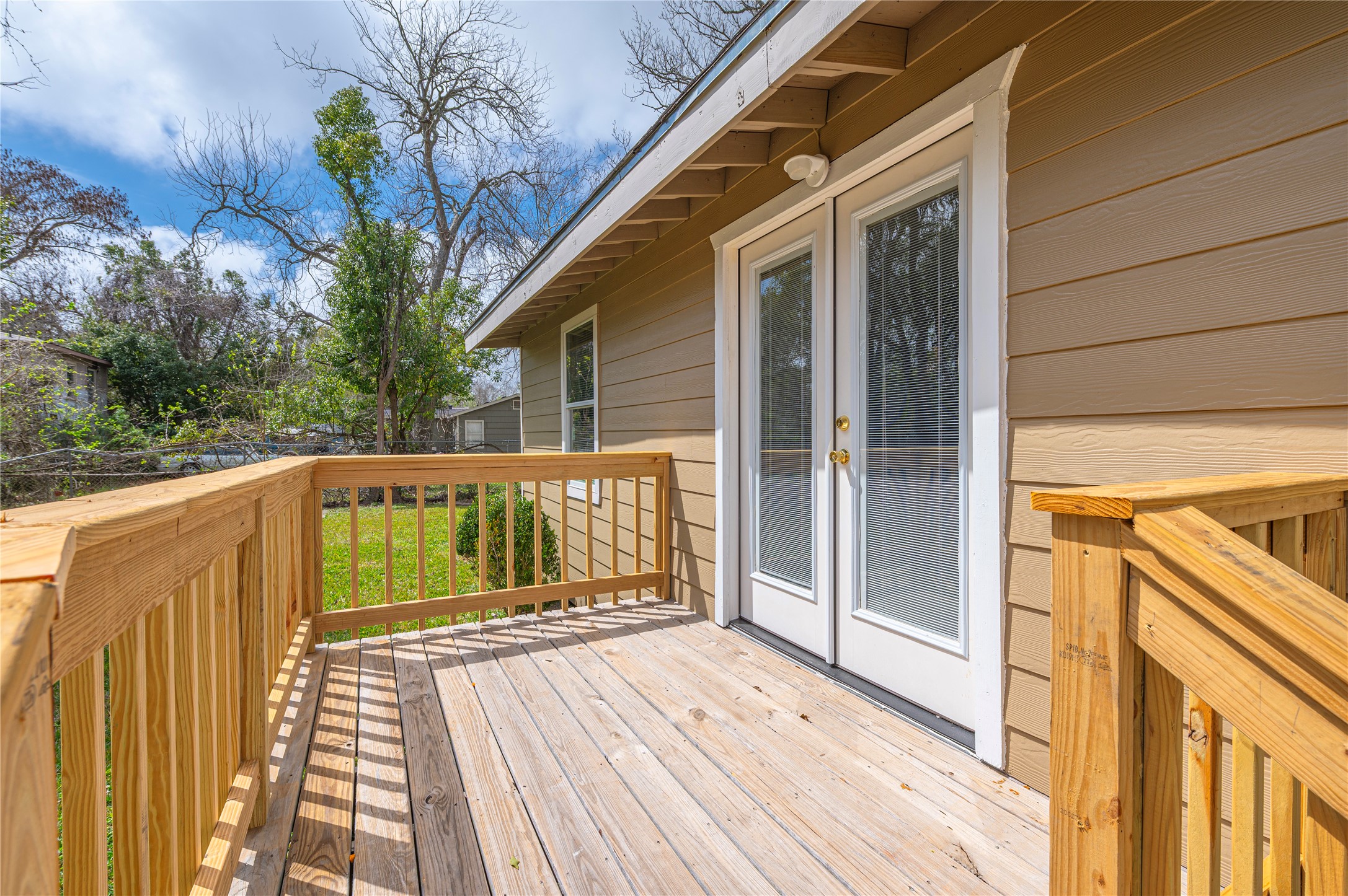 805 Chestnut Street La Marque, TX 77568 - Photo 26 of 26 a view of balcony with wooden floor and fence