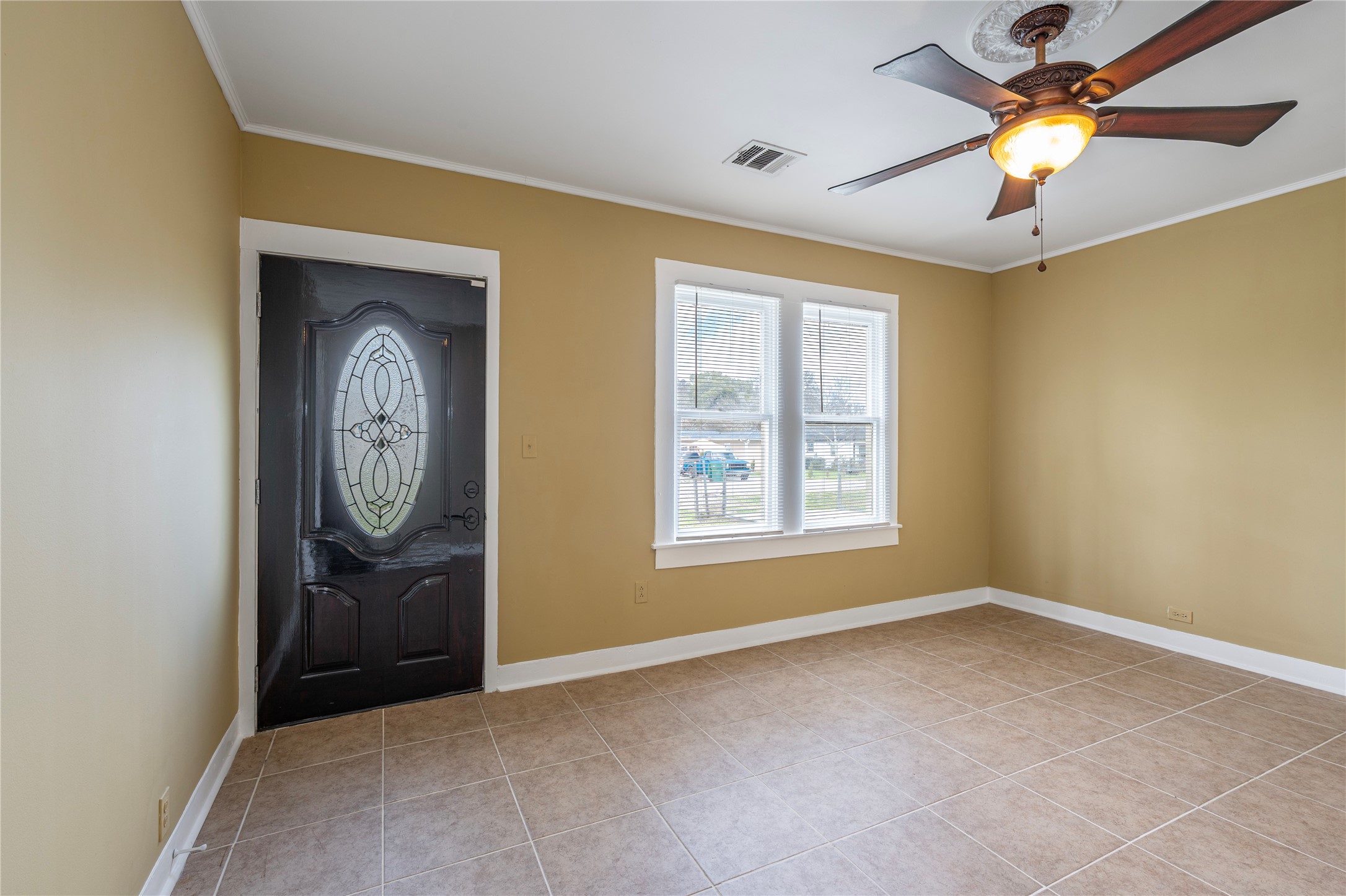 805 Chestnut Street La Marque, TX 77568 - Photo 5 of 26 an empty room with windows and fan