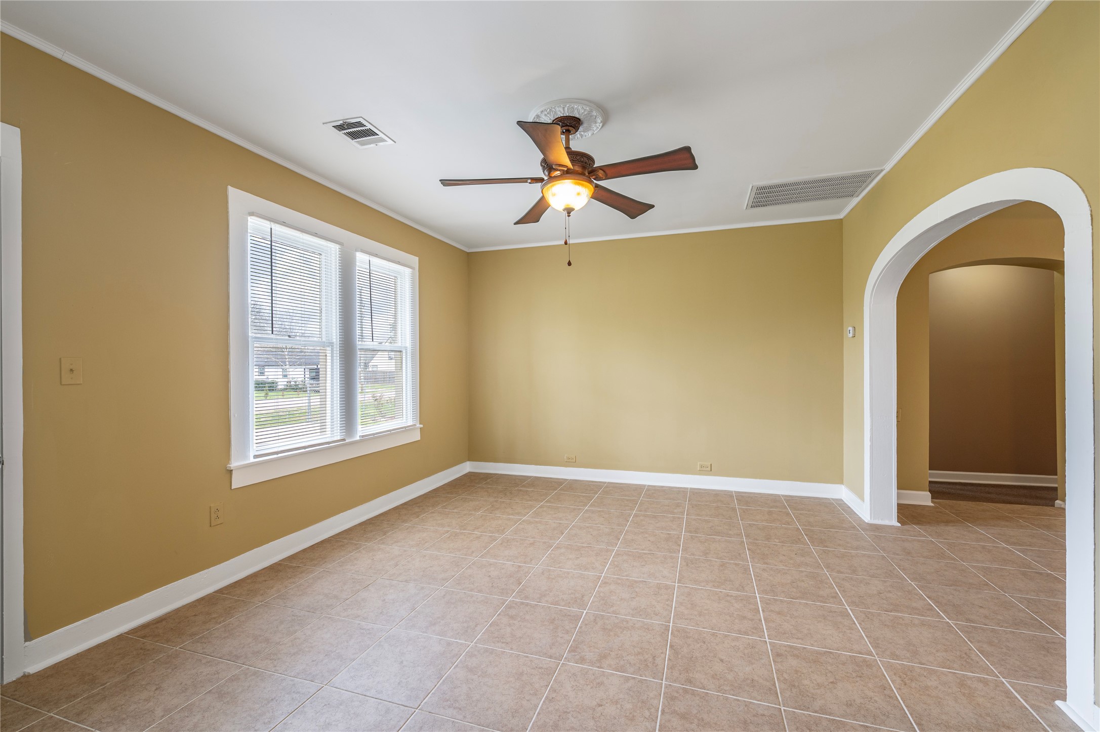 805 Chestnut Street La Marque, TX 77568 - Photo 7 of 26 a view of an empty room with a window