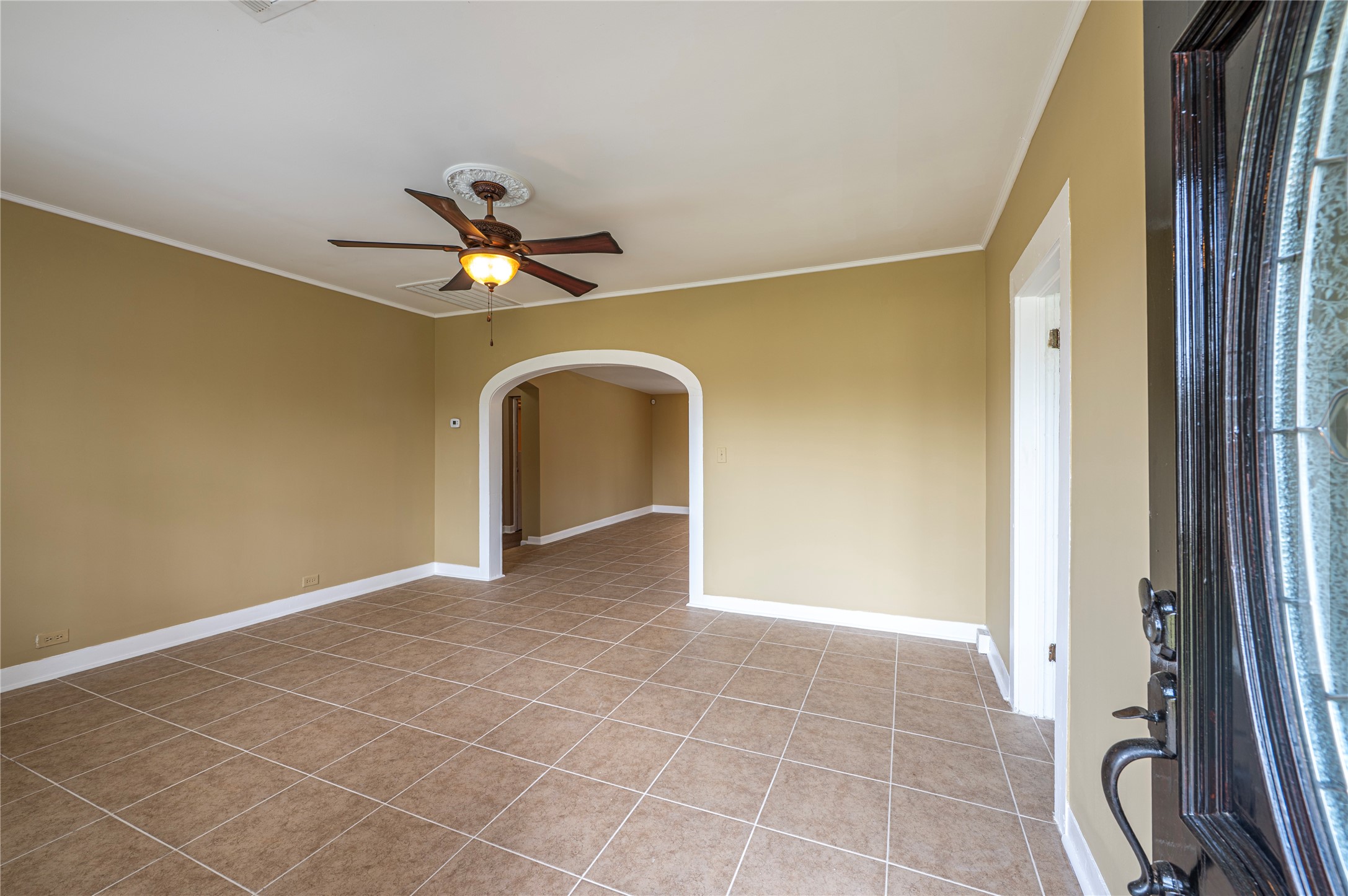 805 Chestnut Street La Marque, TX 77568 - Photo 8 of 26 a view of an empty room with a window