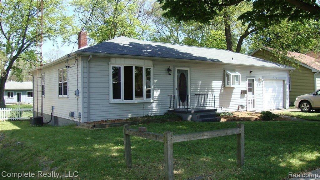 714 West Silver Lake Road Fenton, MI 48430 - Photo 1 of 15 DSC01029.JPG