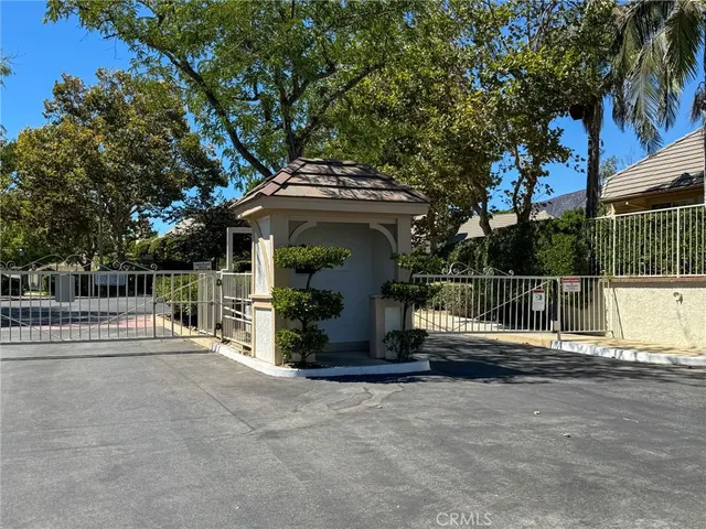 a sign that is sitting on a bath tub