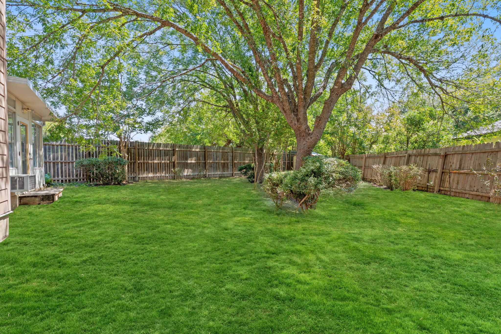 1106 Split Oak Cove Pflugerville, TX 78660 - Photo 16 of 27 a view of a backyard with a garden