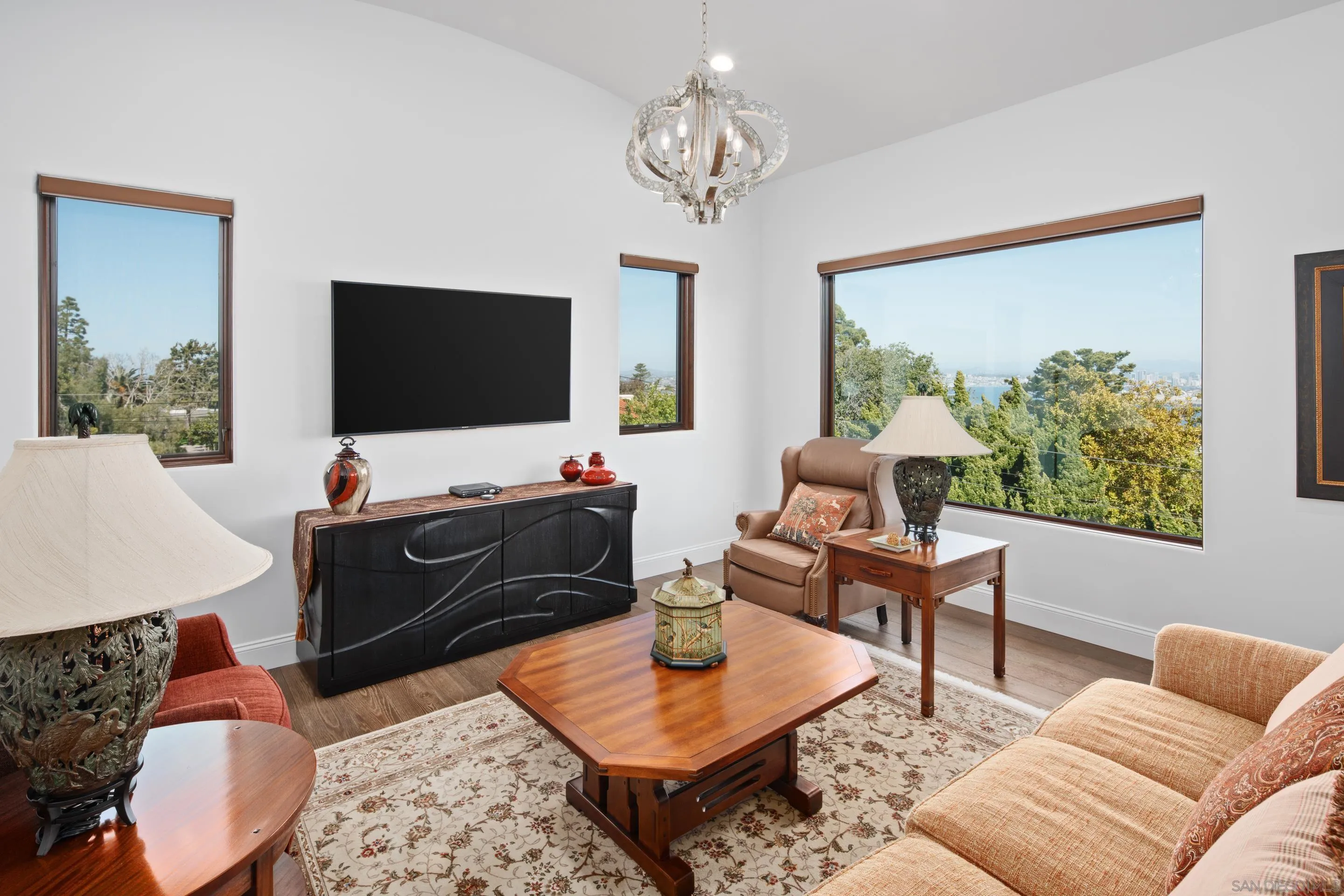3537 Silvergate Place San Diego, CA 92106 - Photo 14 of 43 a living room with furniture and a flat screen tv