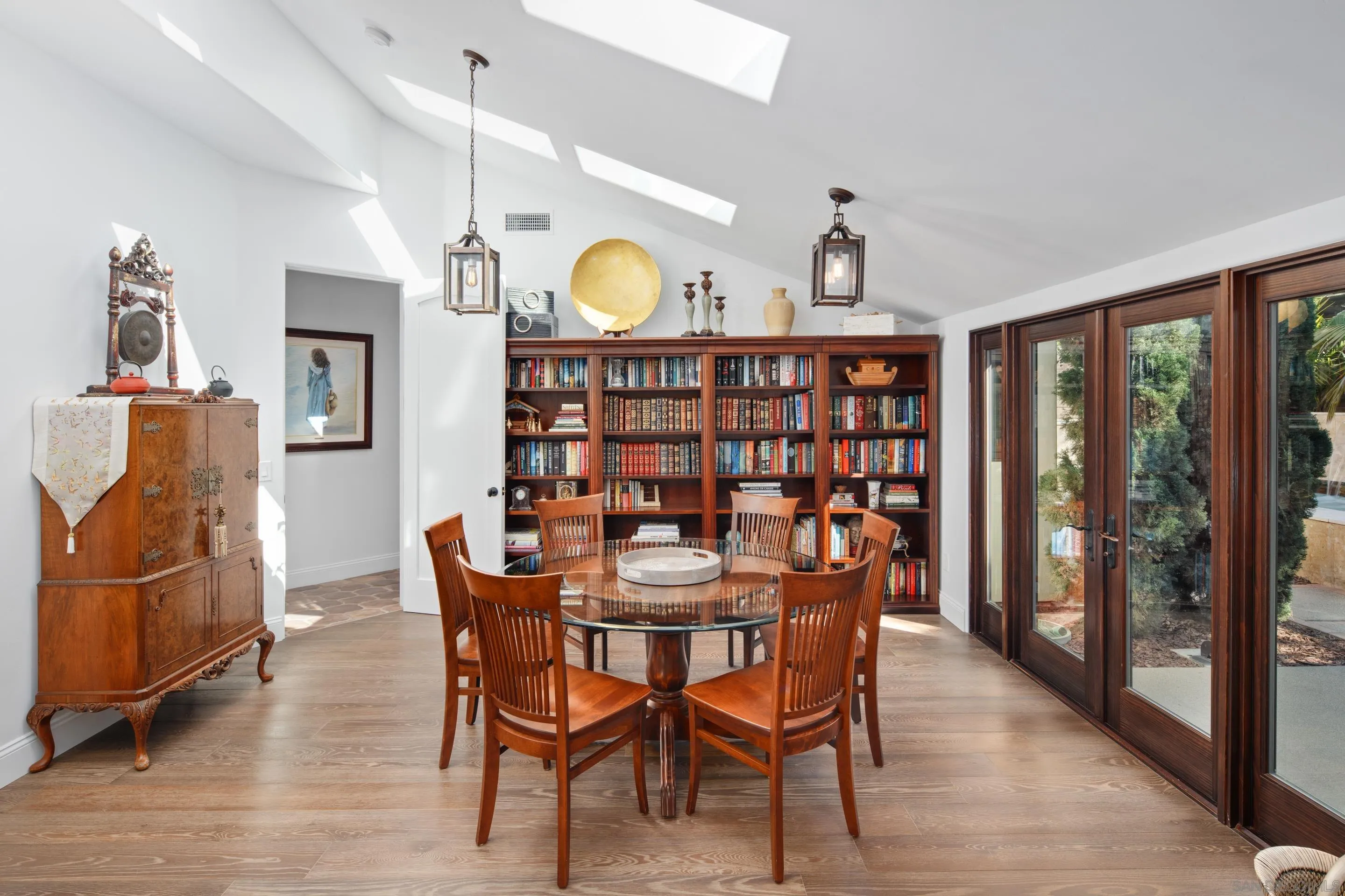 3537 Silvergate Place San Diego, CA 92106 - Photo 23 of 43 a dining room with furniture and window