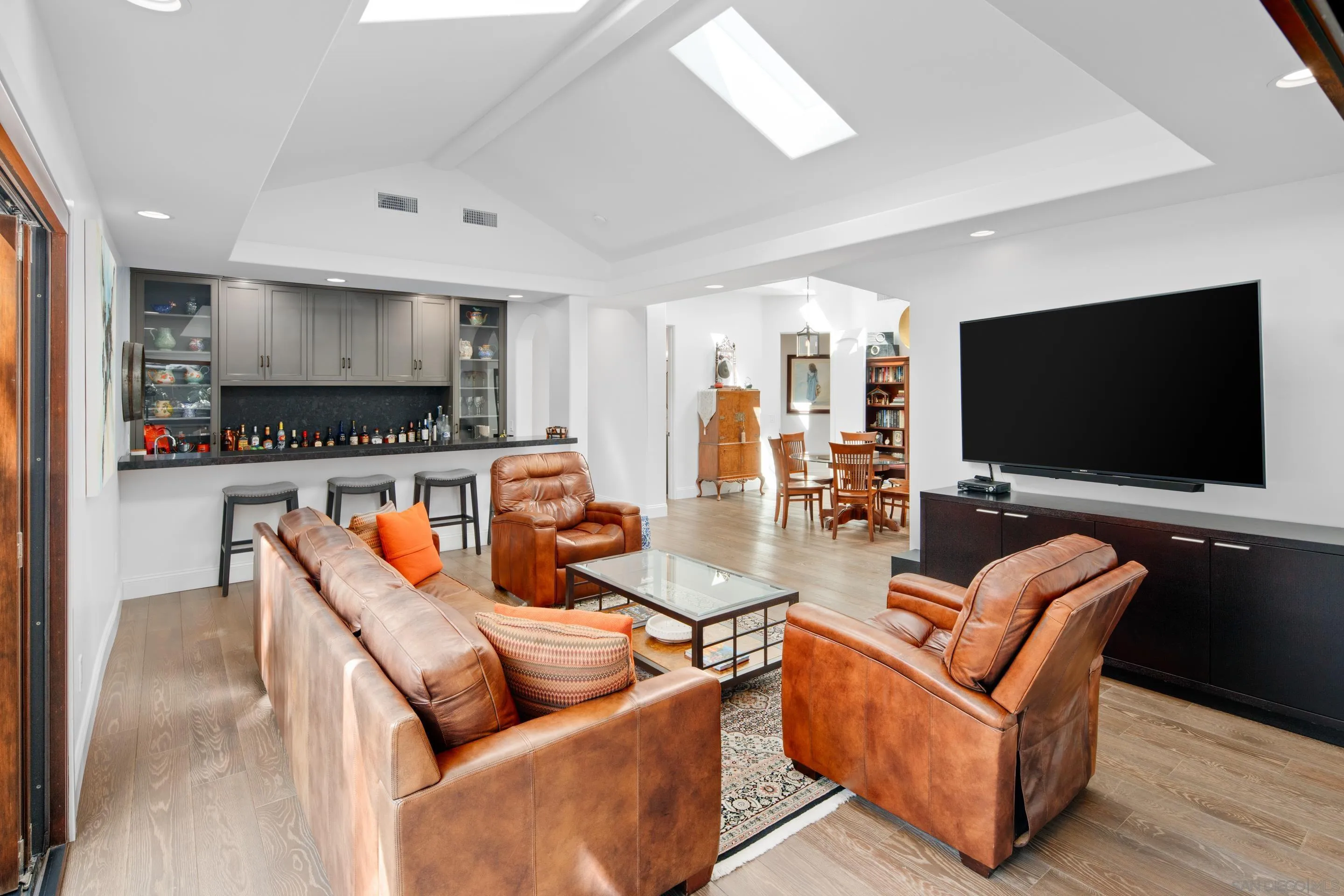 3537 Silvergate Place San Diego, CA 92106 - Photo 24 of 43 a living room with furniture and a flat screen tv