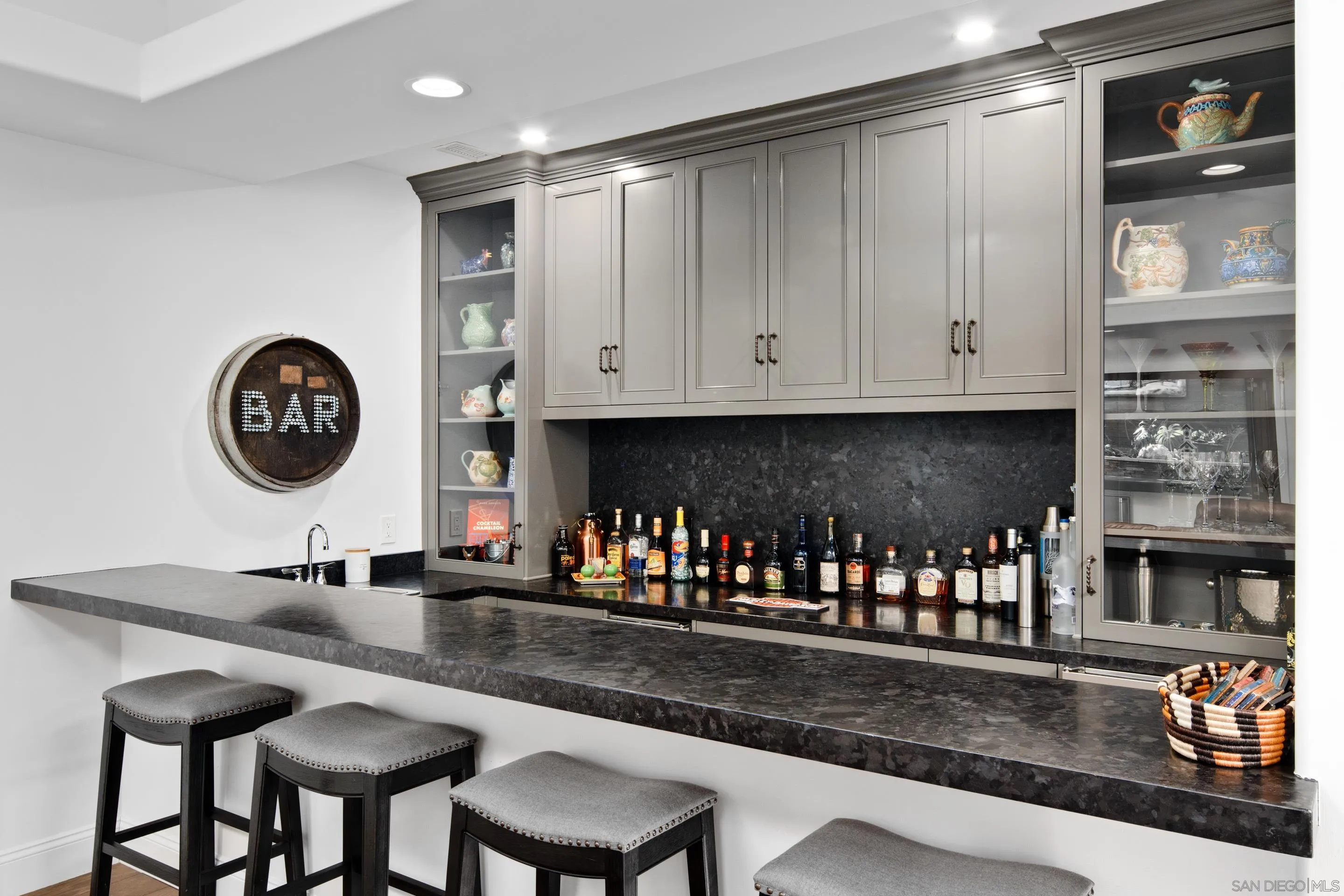3537 Silvergate Place San Diego, CA 92106 - Photo 25 of 43 a kitchen with a table and chairs