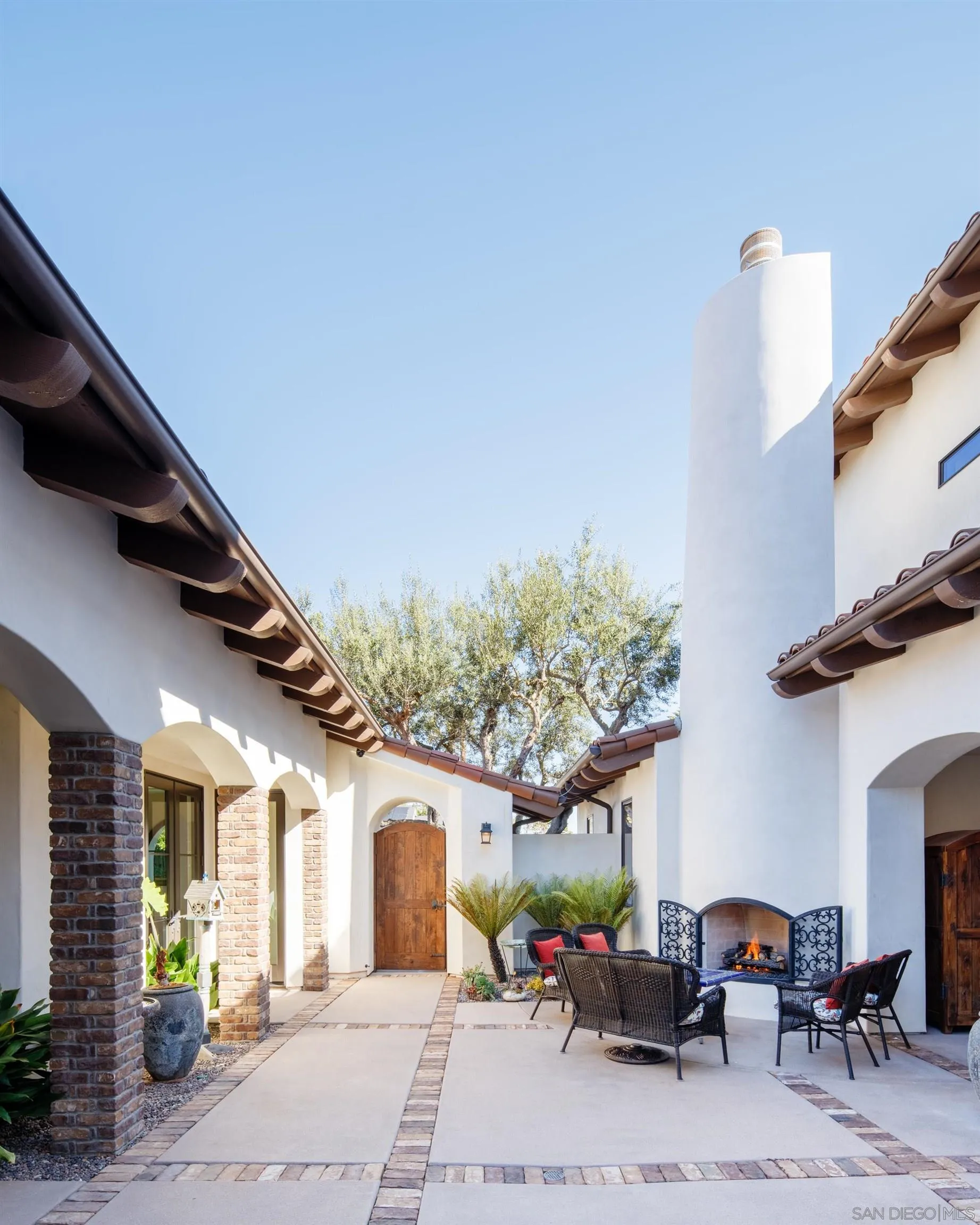 3537 Silvergate Place San Diego, CA 92106 - Photo 3 of 43