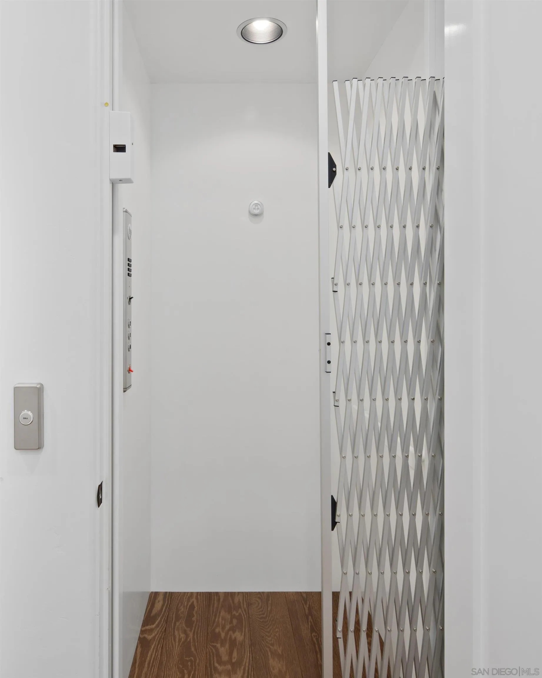 3537 Silvergate Place San Diego, CA 92106 - Photo 33 of 43 a view of a bathroom