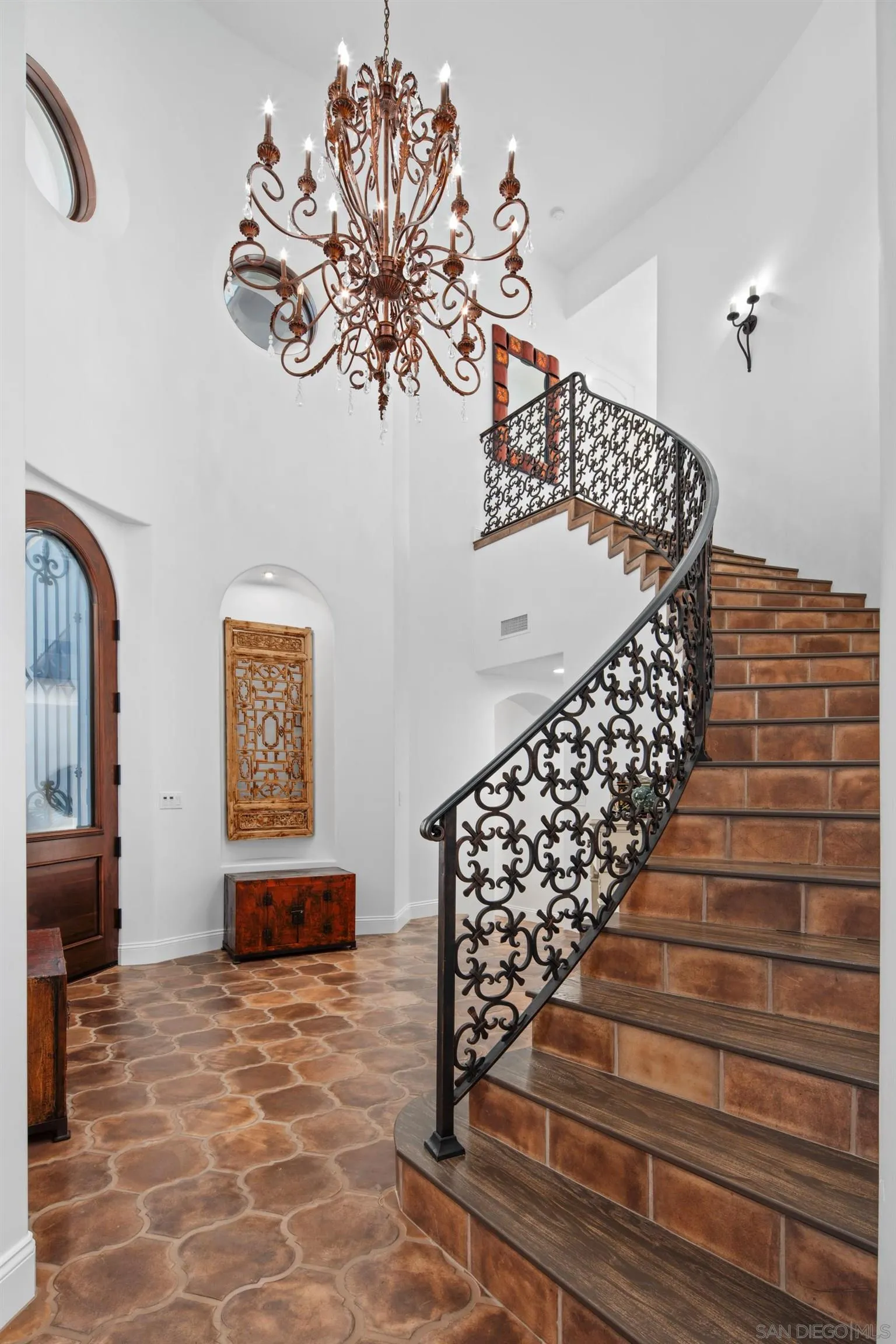 3537 Silvergate Place San Diego, CA 92106 - Photo 6 of 43 a view of entryway and hall