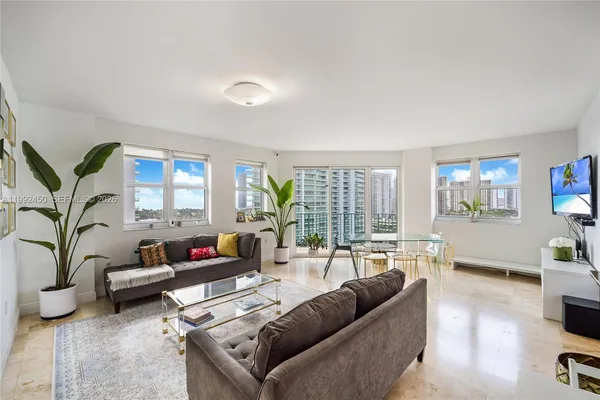 $4,900 | 20000 East Country Club Drive, Unit 1211, Aventura, FL 33180