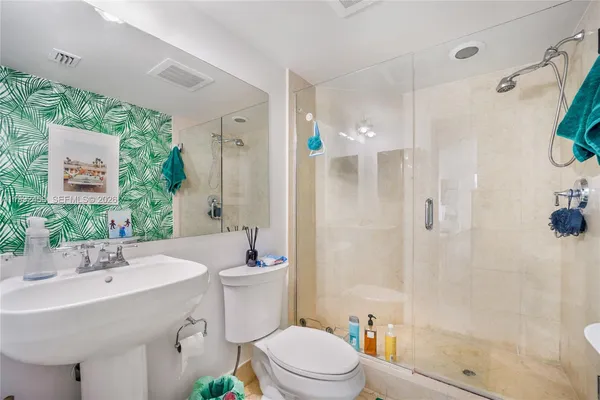 $4,900 | 20000 East Country Club Drive, Unit 1211, Aventura, FL 33180