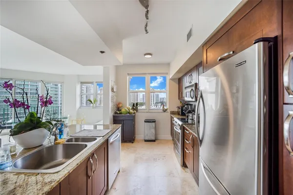 $4,900 | 20000 East Country Club Drive, Unit 1211, Aventura, FL 33180